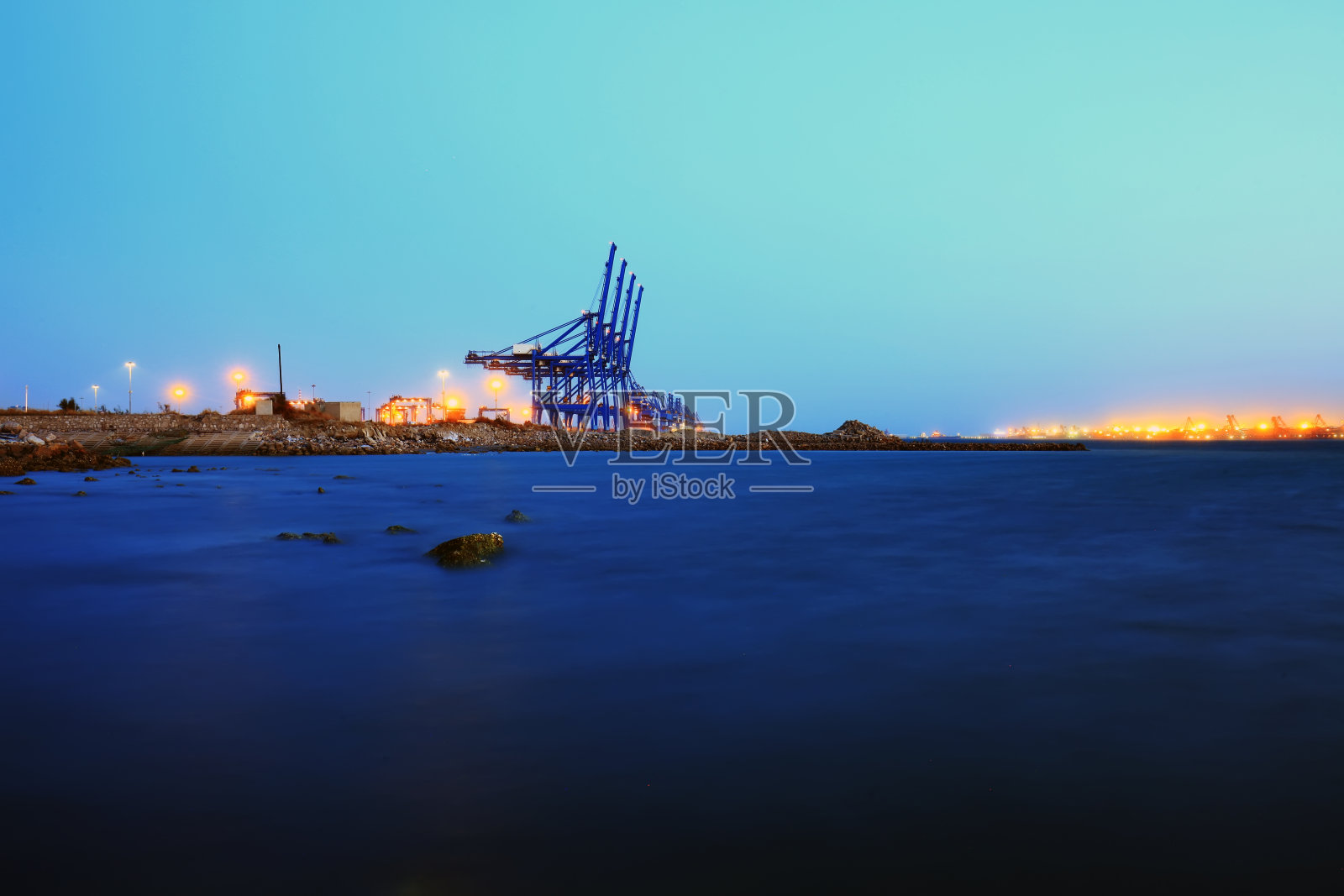 晚上在集装箱码头照片摄影图片