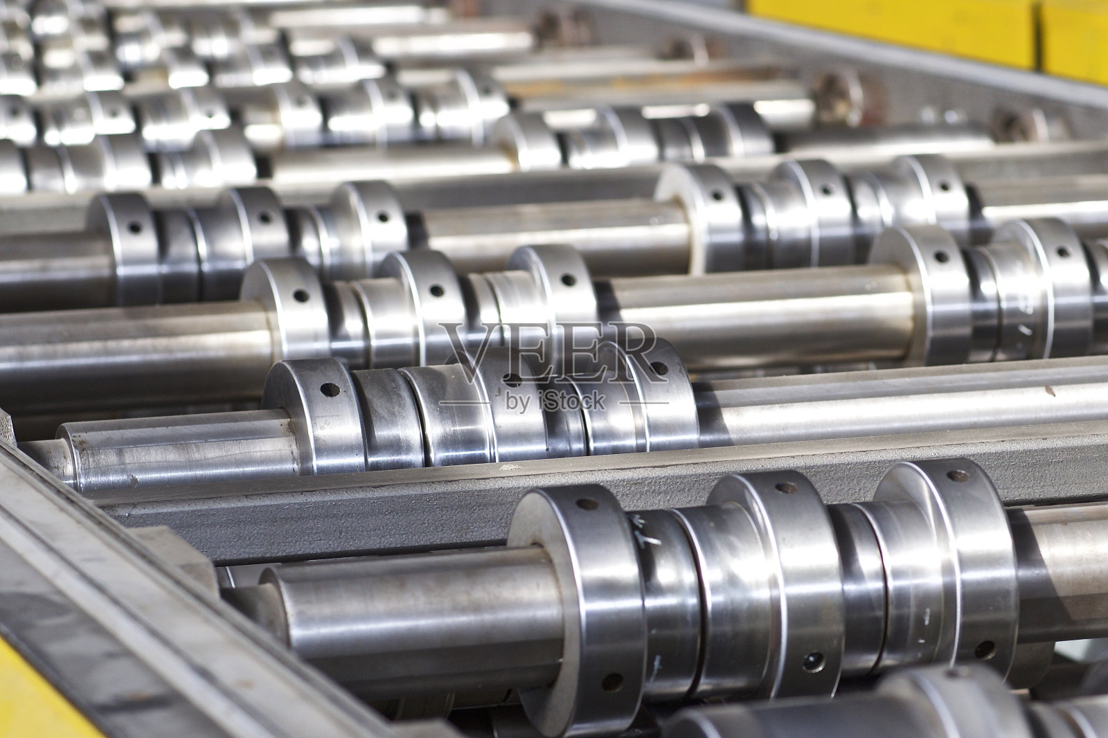 用于轧制镀锌板的压型机的轧辊照片摄影图片