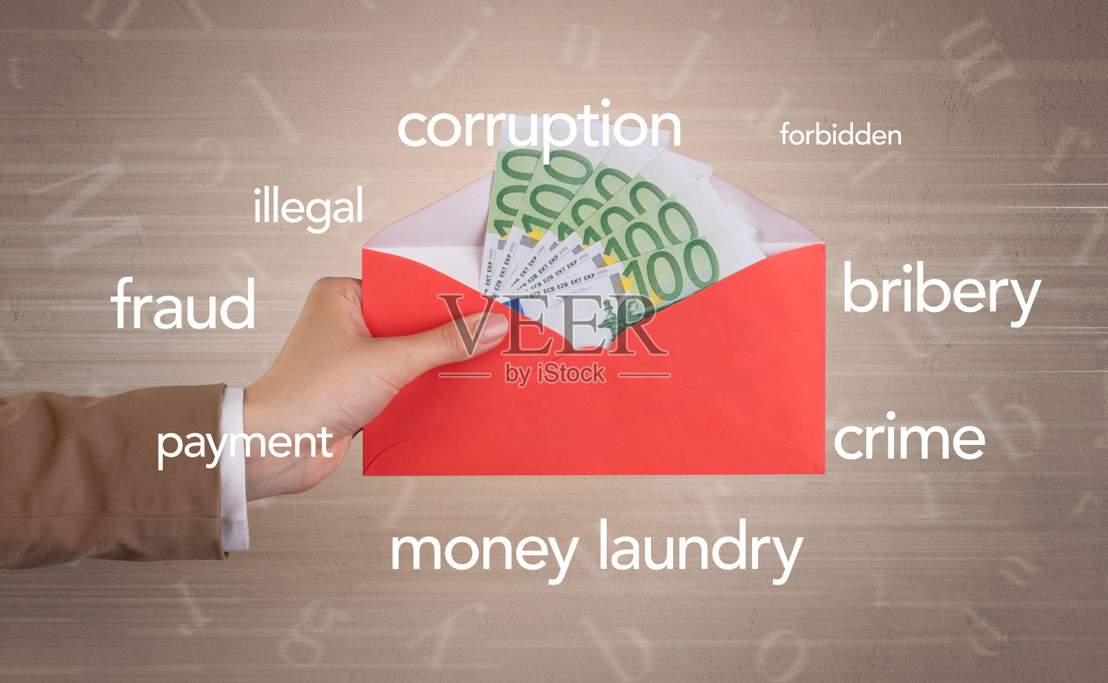 手里拿着信封,上面写着字照片摄影图片