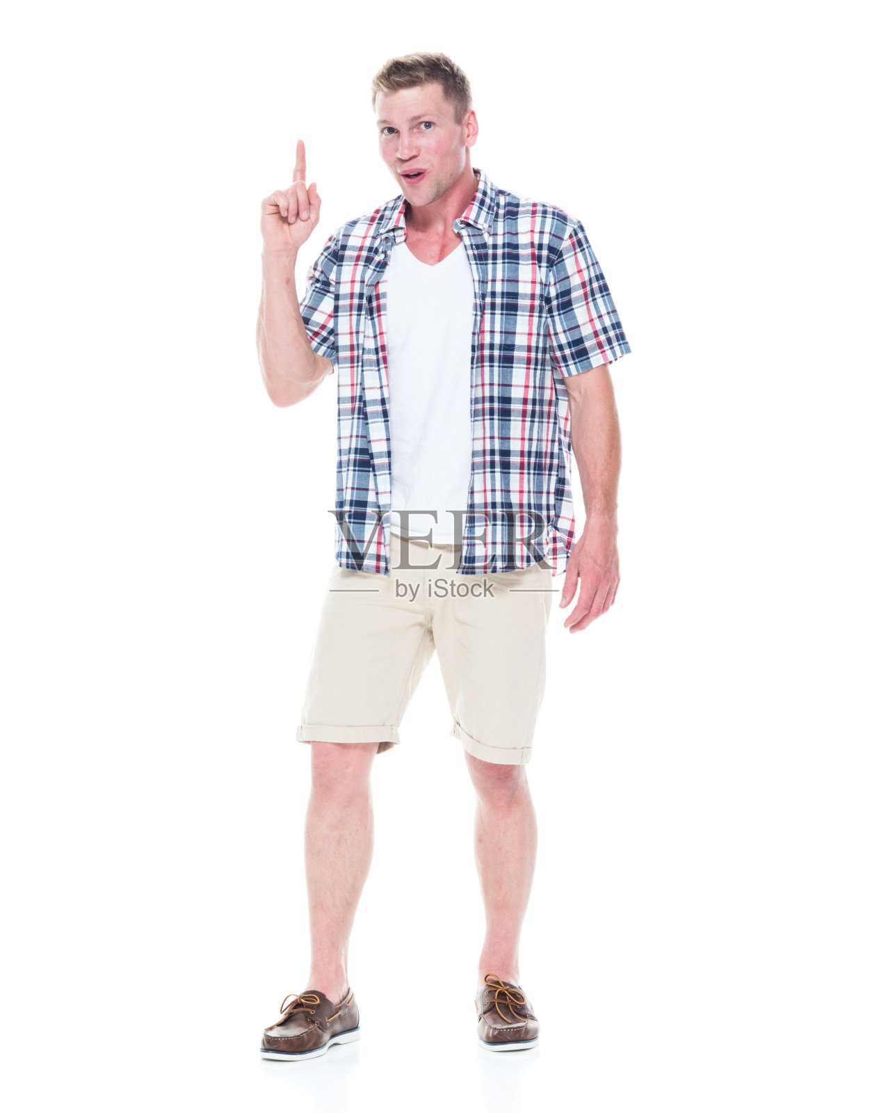 帅气的男人穿着衬衫和短裤是感觉灵感照片摄影图片