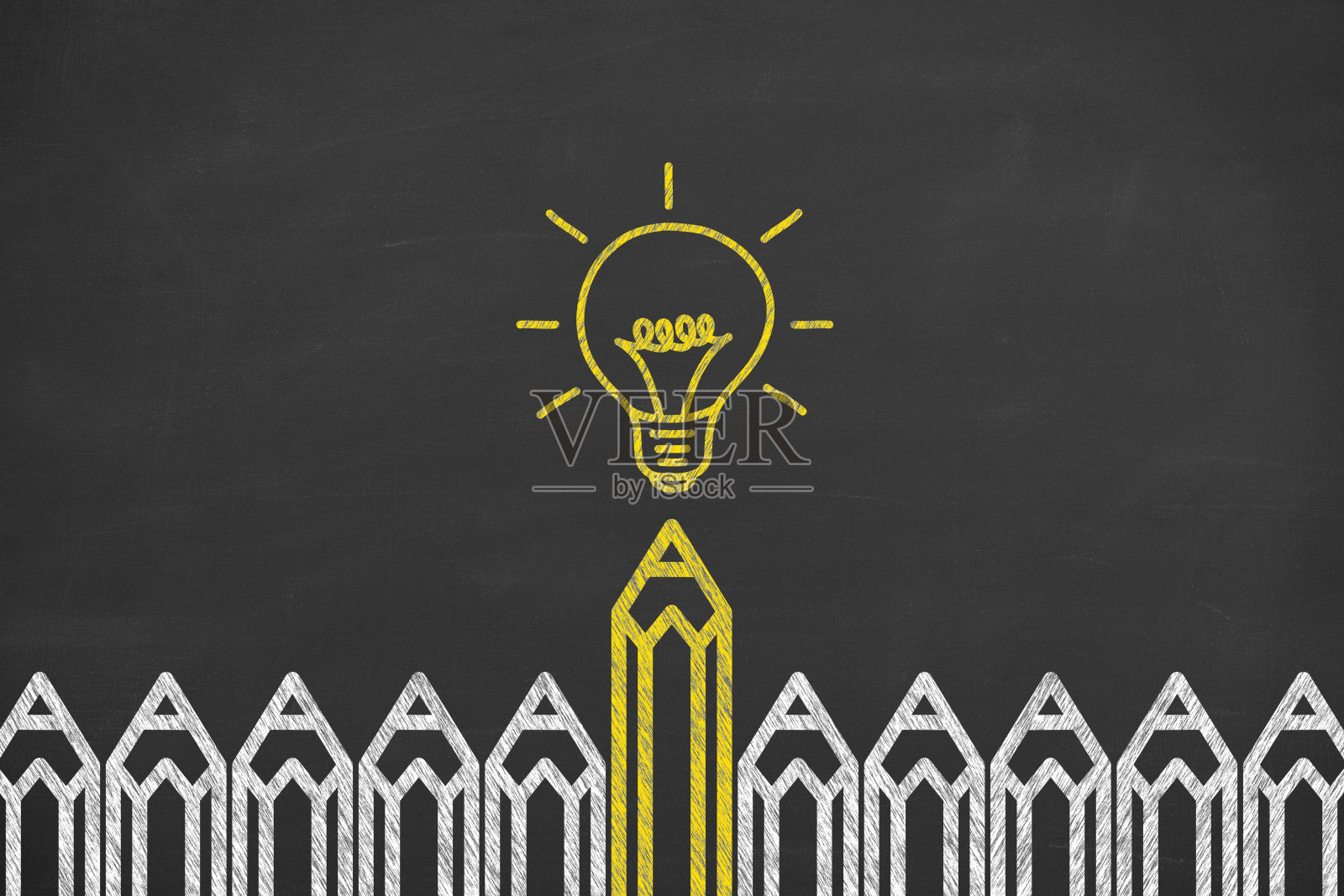 变化概念与铅笔在黑板上的背景照片摄影图片