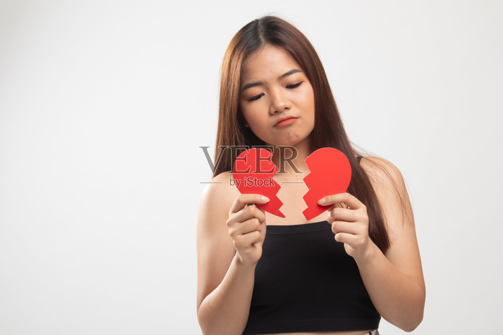 一个心碎的美丽年轻亚洲女人。照片摄影图片