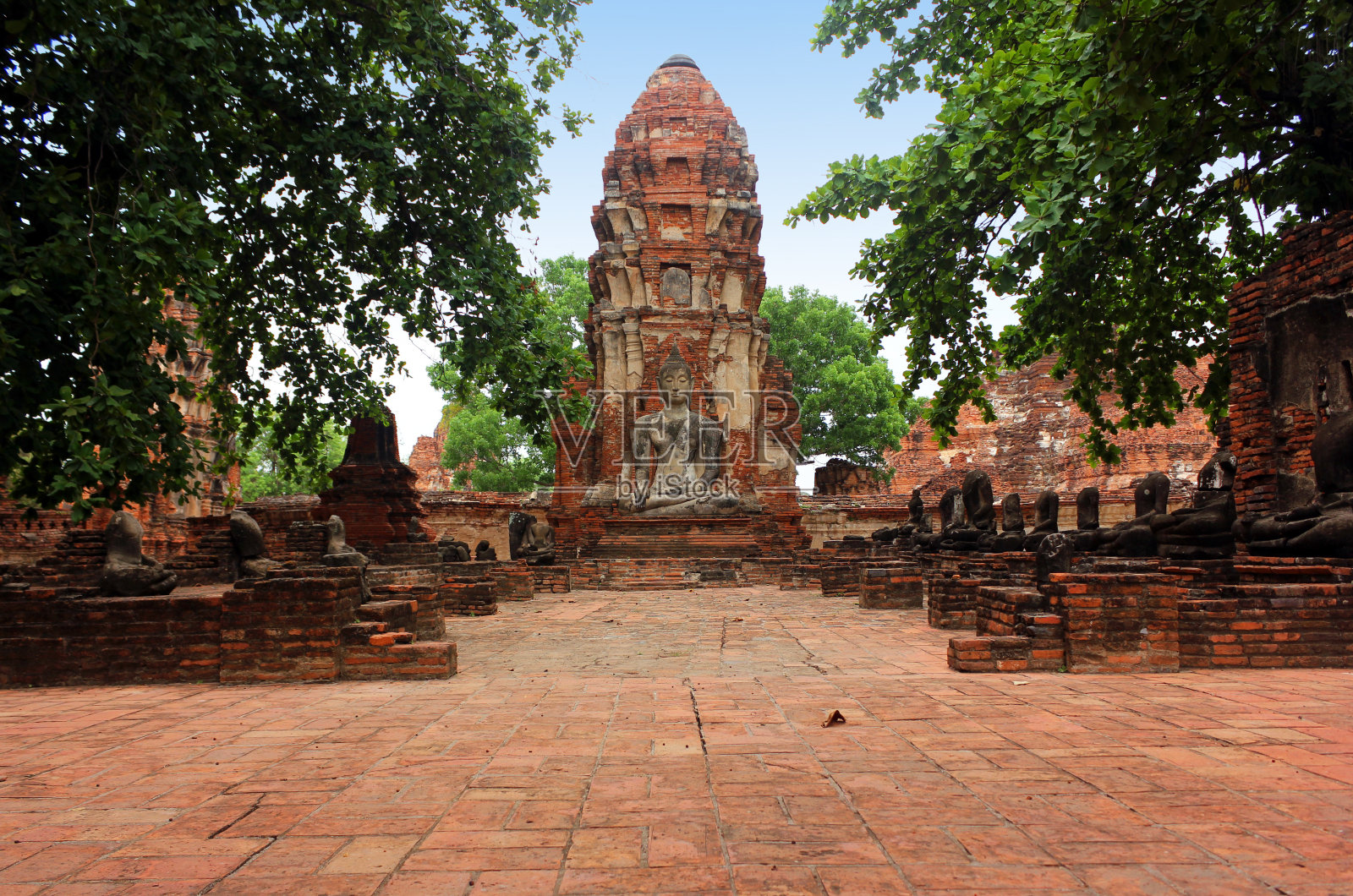 佛寺里的佛像,古老的皇家宫殿。泰国大城府。照片摄影图片