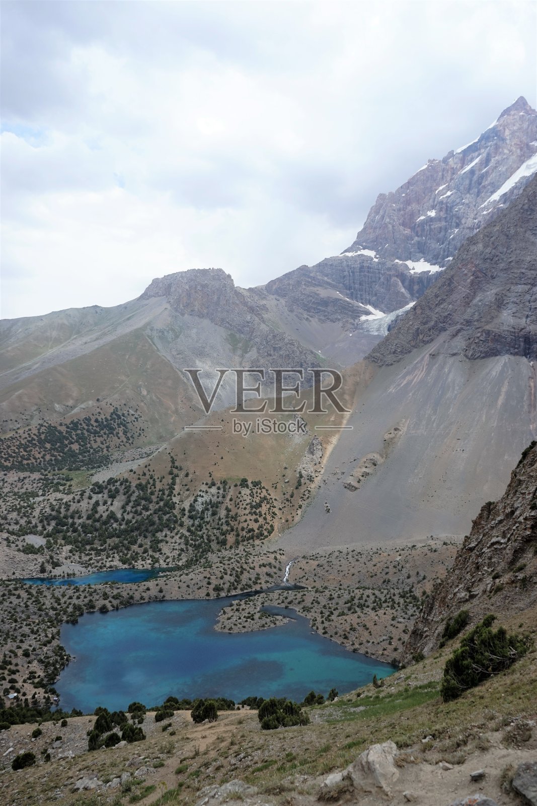 两个明亮的蓝色山湖,范山,塔吉克斯坦照片摄影图片