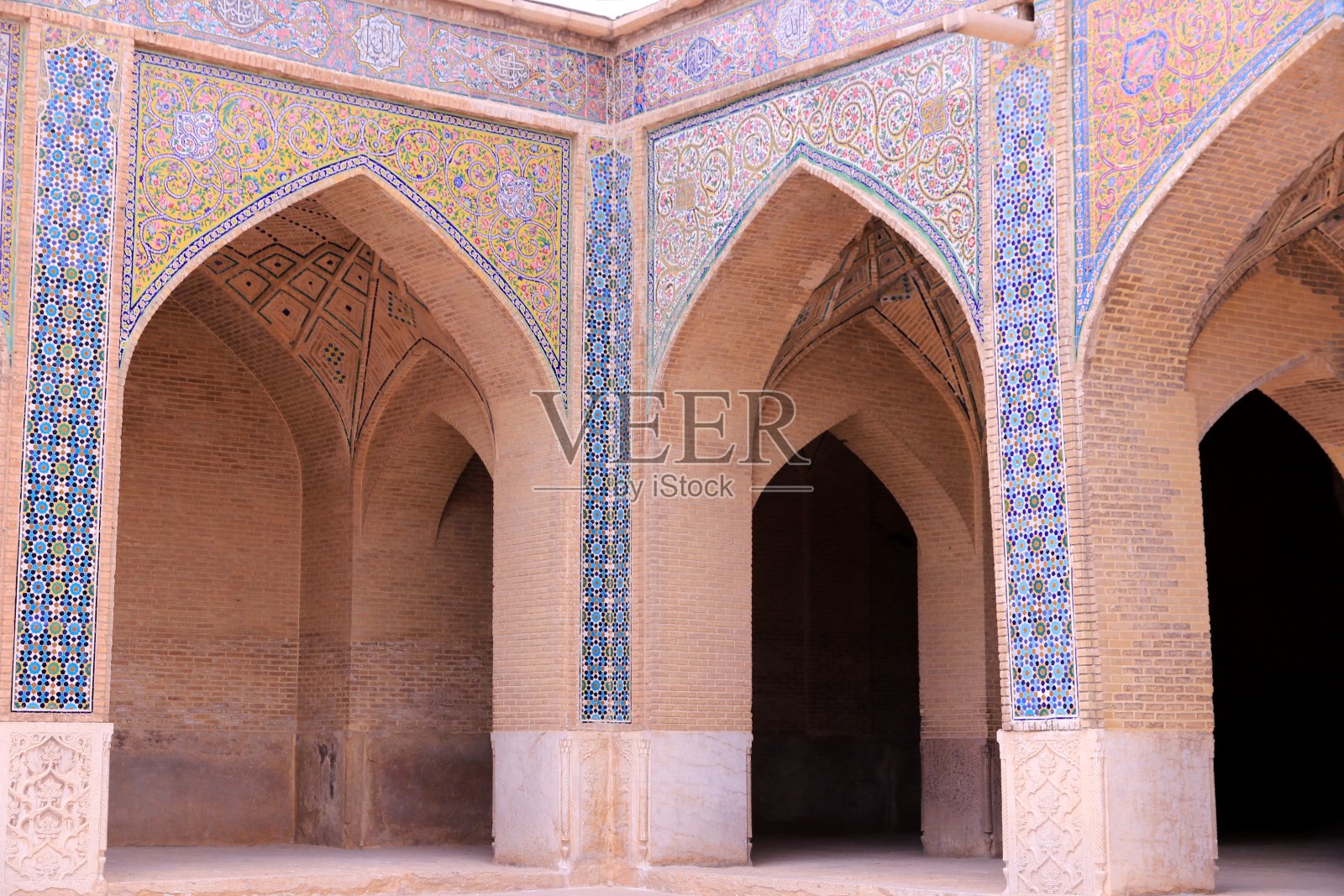 设拉子瓦基尔清真寺的瓷砖外墙照片摄影图片