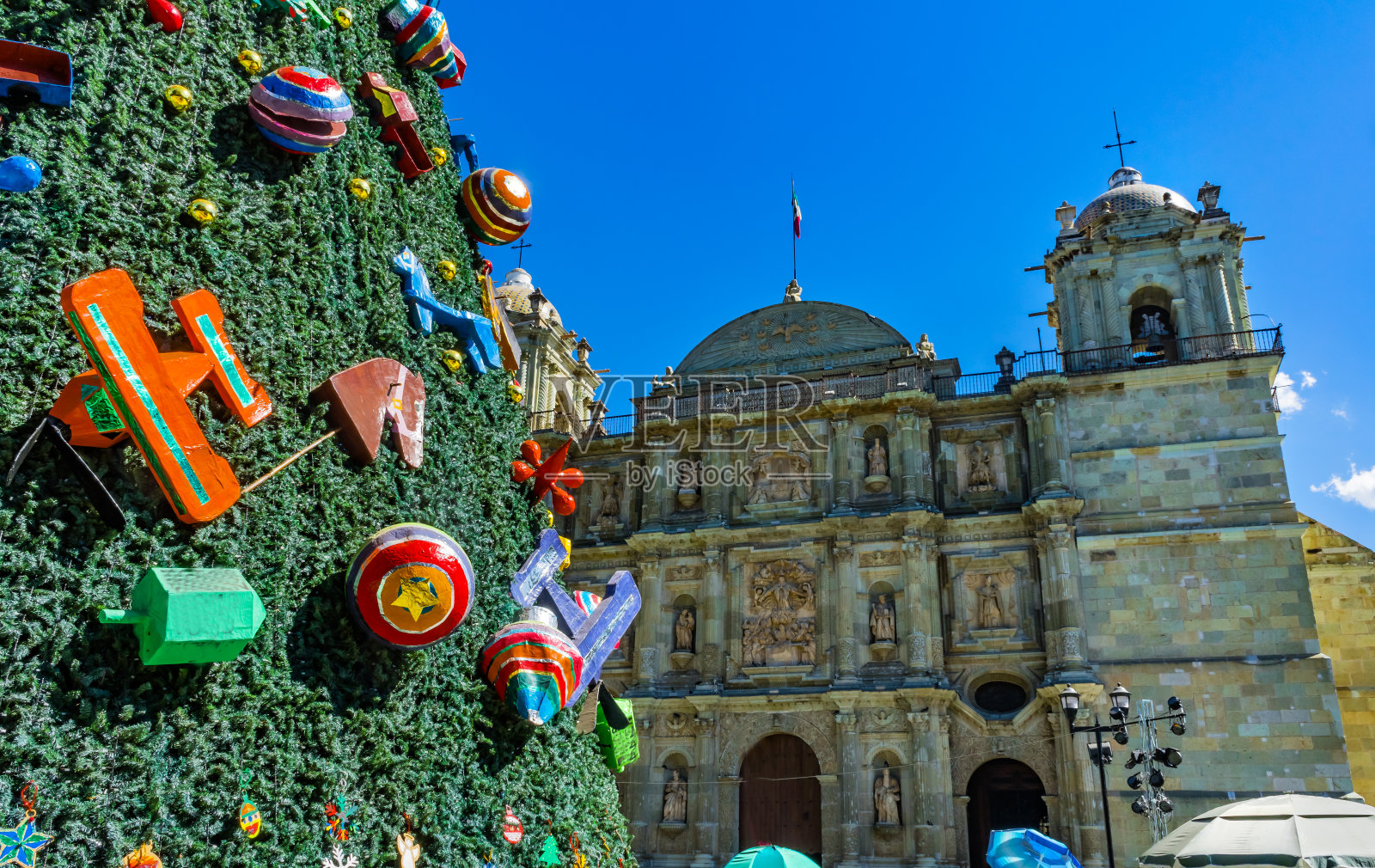 圣诞树塔圣母升天大教堂教堂墨西哥瓦哈卡照片摄影图片