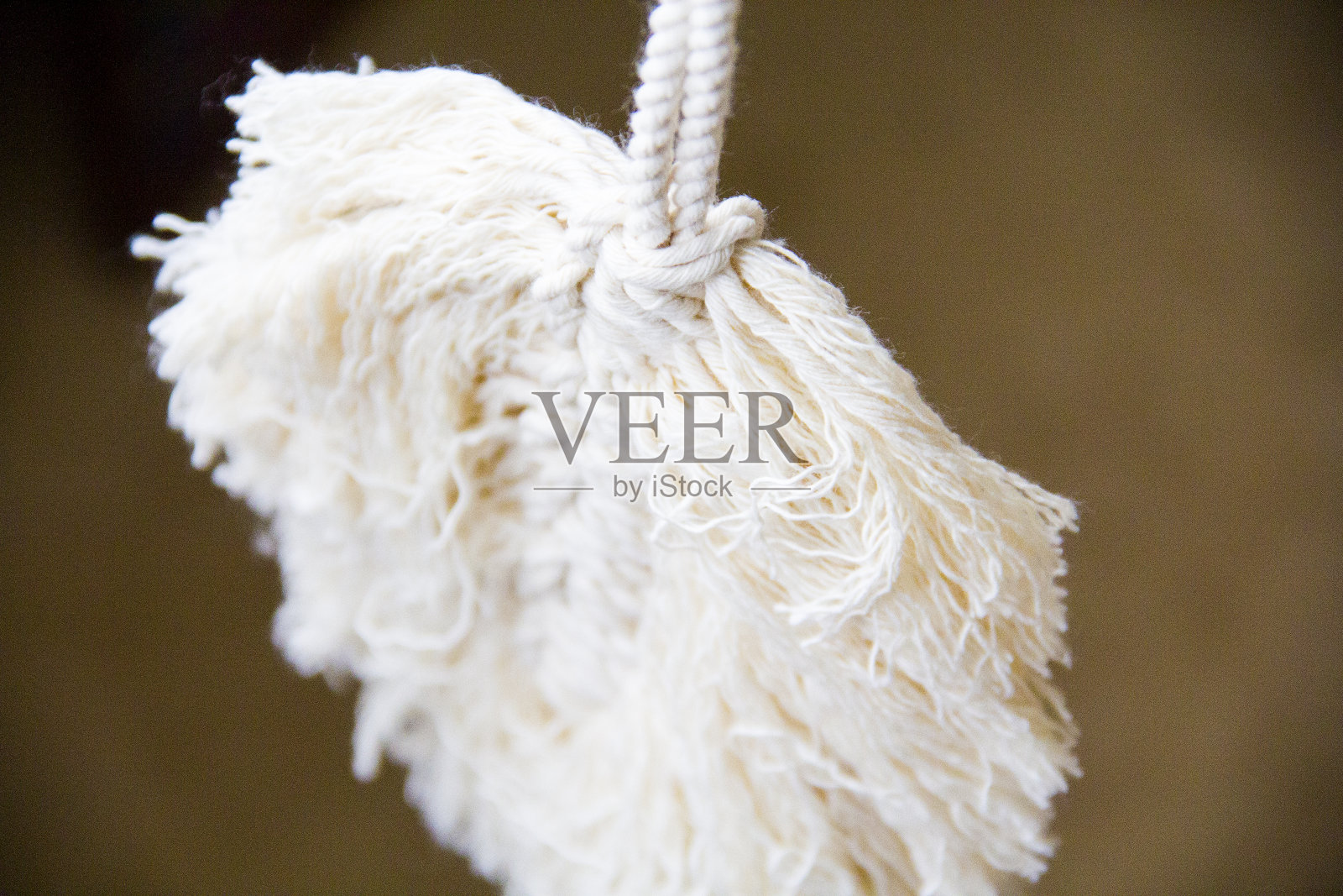 编织绳纪念品在白色的背景照片摄影图片