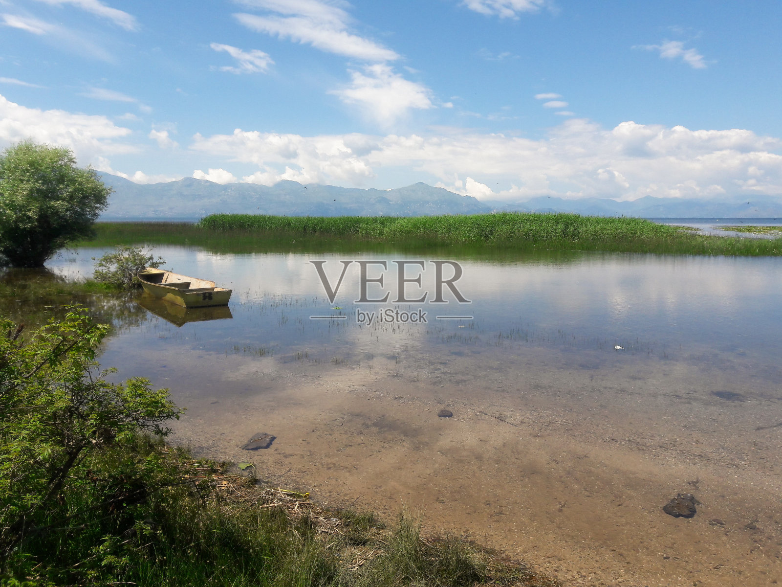风景优美,风景怡人。有着绿松石般纯净的水的天堂般的目的地照片摄影图片