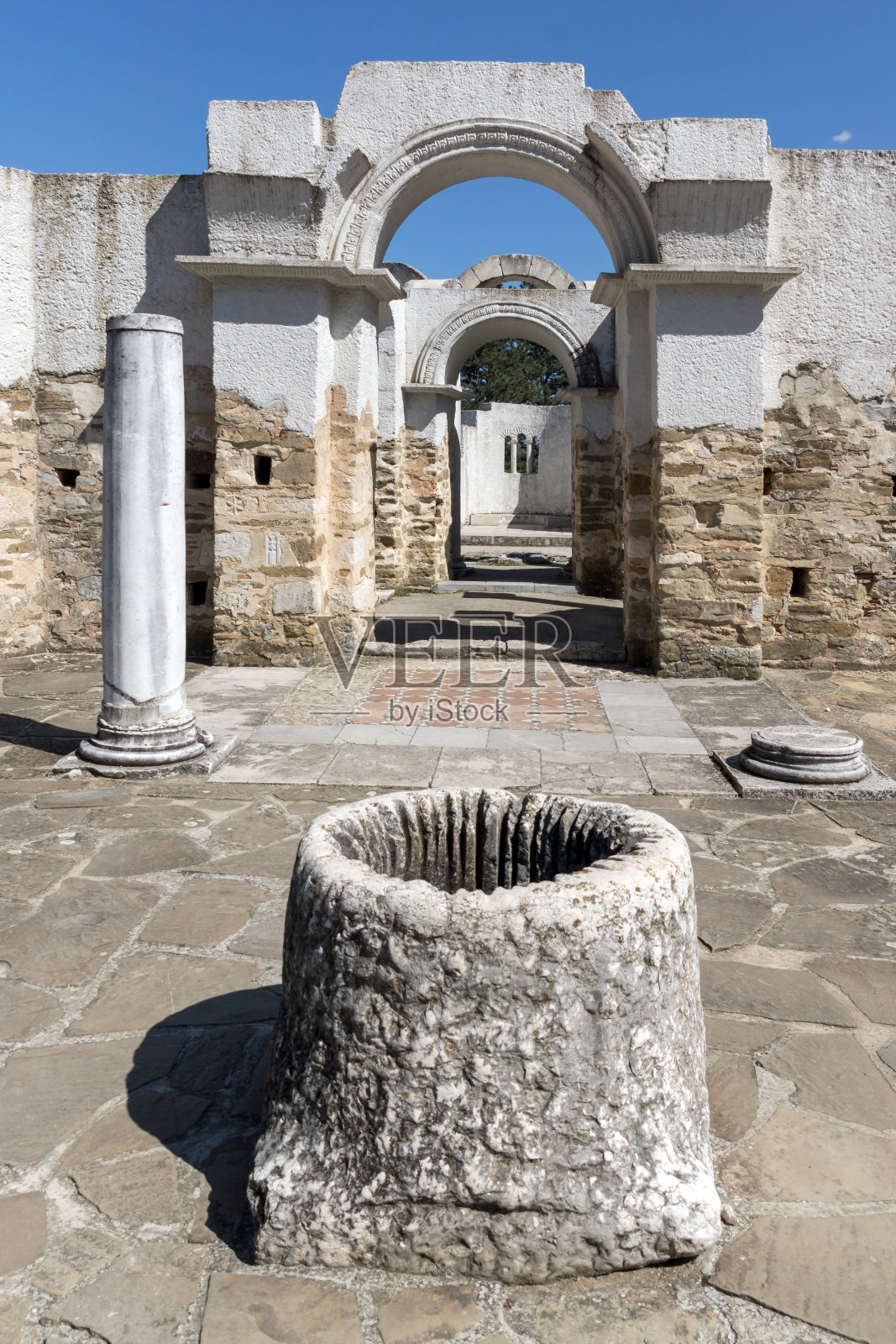 The Ruins of Round (Golden) Church of St. John near The First Bulgarian Empire Great Preslav,保加利亚照片摄影图片