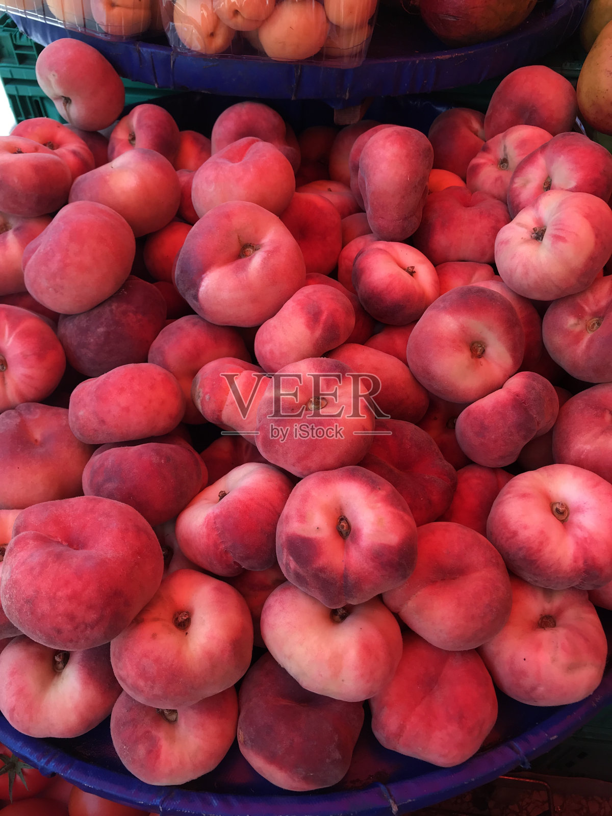 杂货店里的粉色桃子照片摄影图片