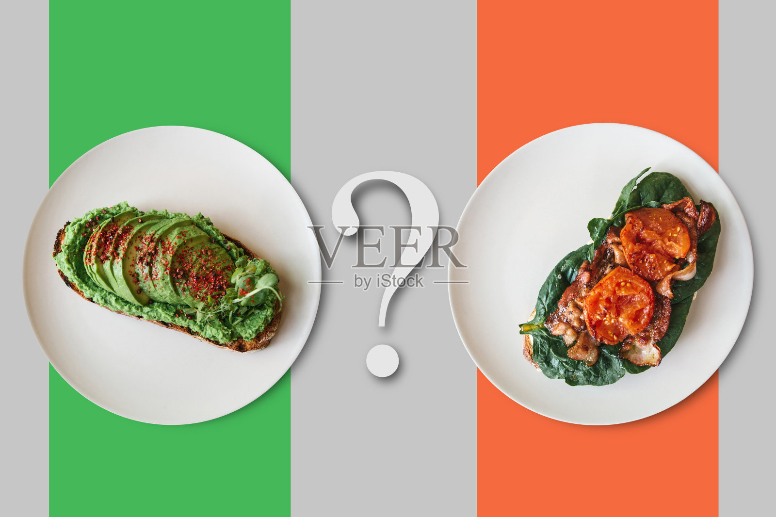 在健康食品和不健康食品之间进行选择的概念。一边是新鲜蔬菜鳄梨三明治,另一边是培根和炸番茄吐司照片摄影图片