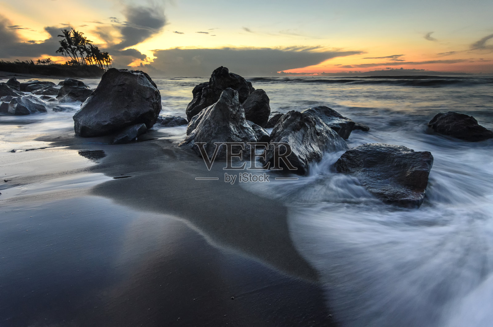 运动中的海滩照片摄影图片