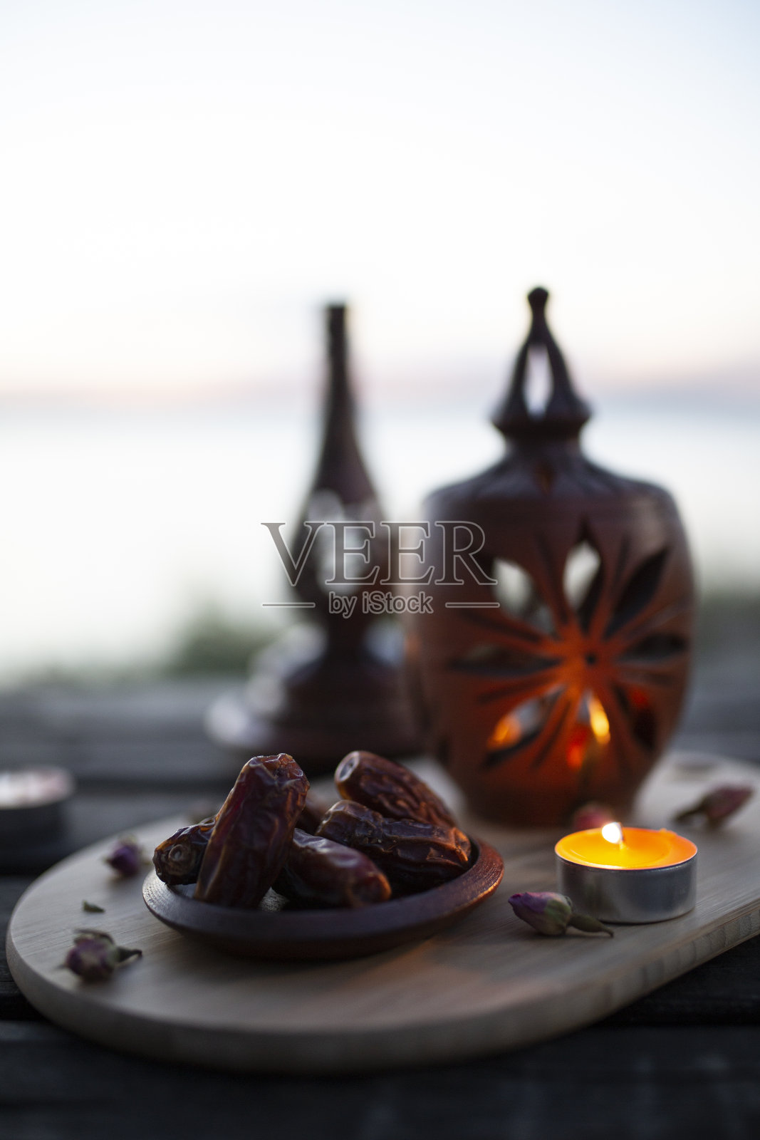 斋月节日与闪耀的灯笼照片摄影图片