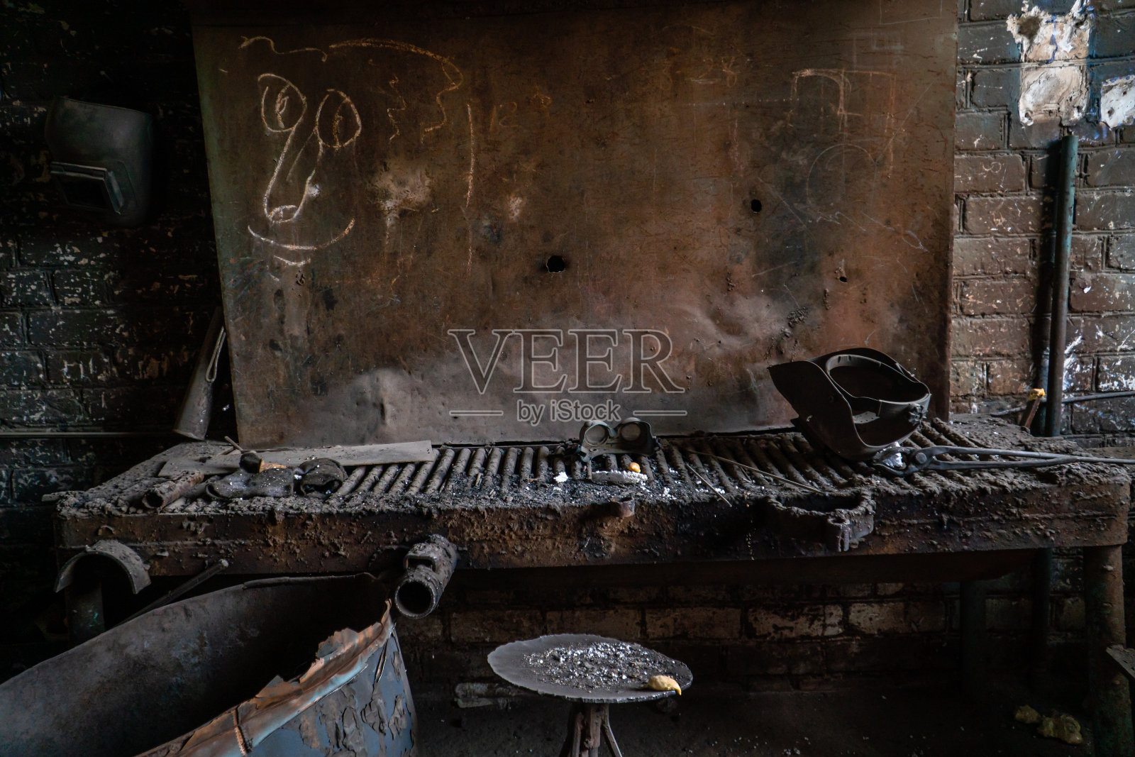 旧的空荡荡的铁匠作坊照片摄影图片