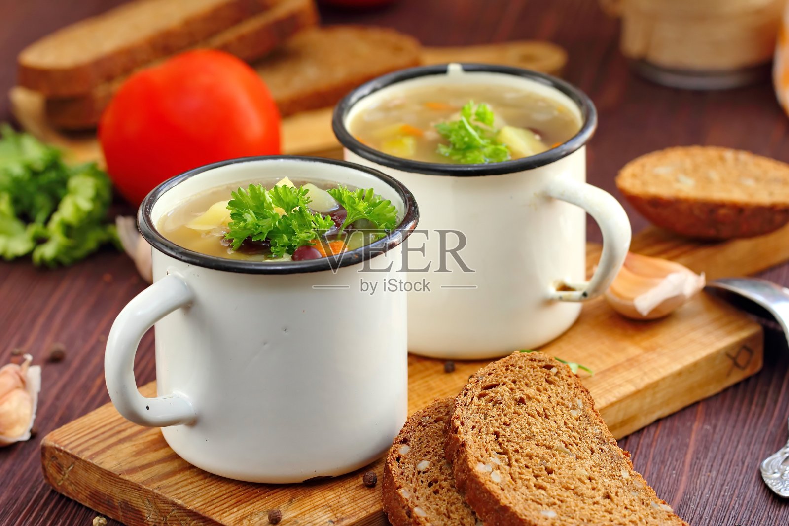 自制红芸豆和蔬菜汤照片摄影图片