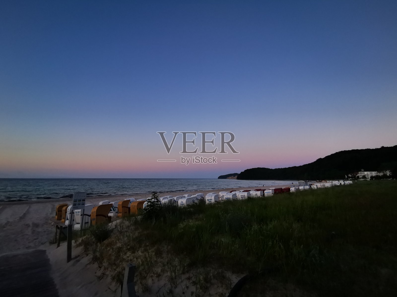 吕根岛海滩照片摄影图片