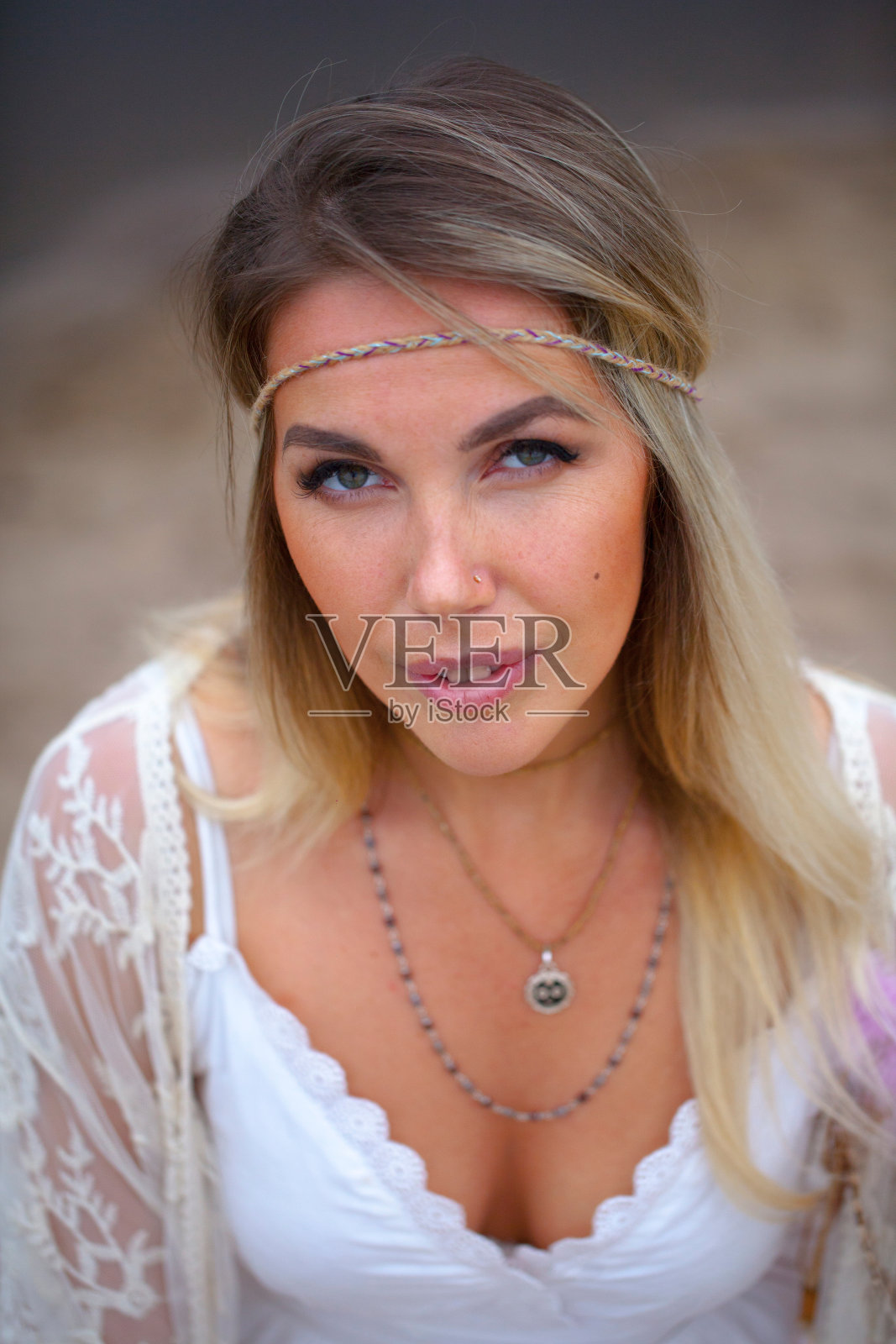 一个嬉皮女孩的肖像照片摄影图片