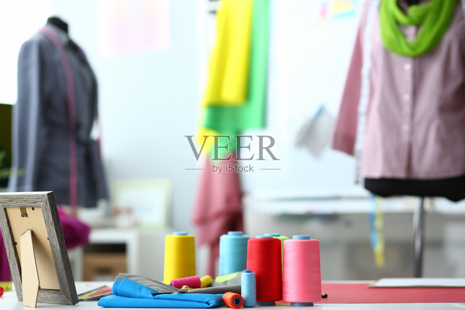 时尚创意服装设计工作室照片摄影图片