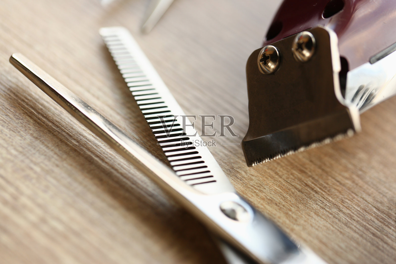理发店的专业剪刀和剃刀照片摄影图片