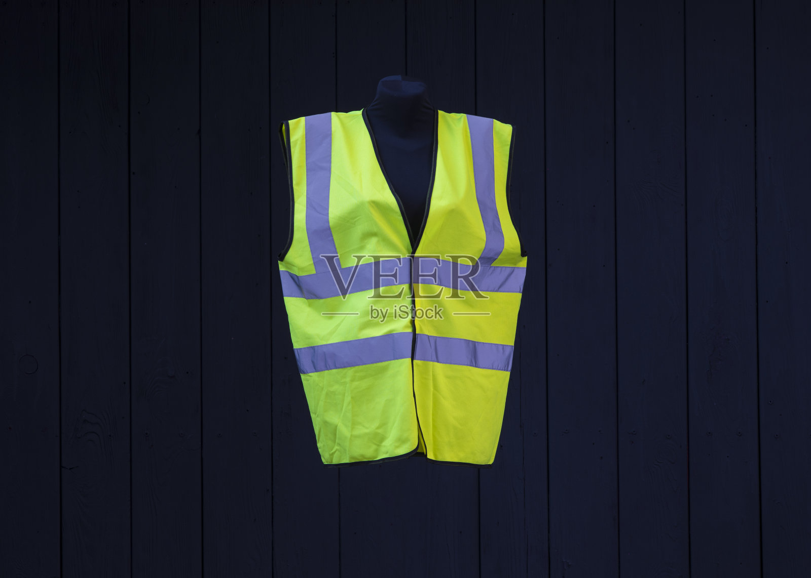 人体模型上的黄色工作背心照片摄影图片