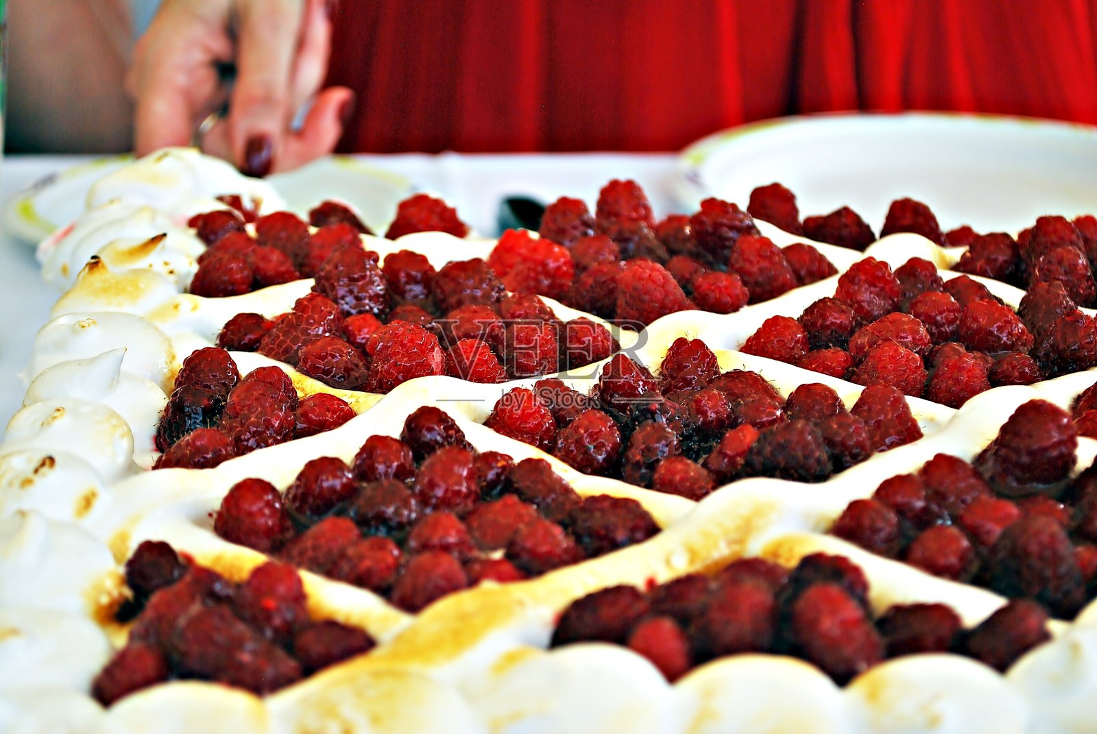 覆盆子蛋糕照片摄影图片