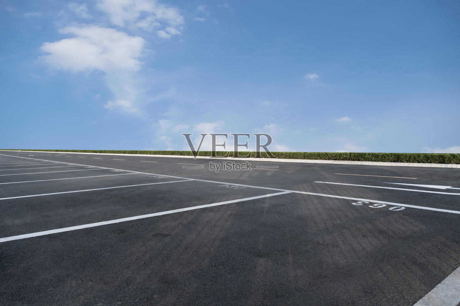 路面和天空景观照片摄影图片