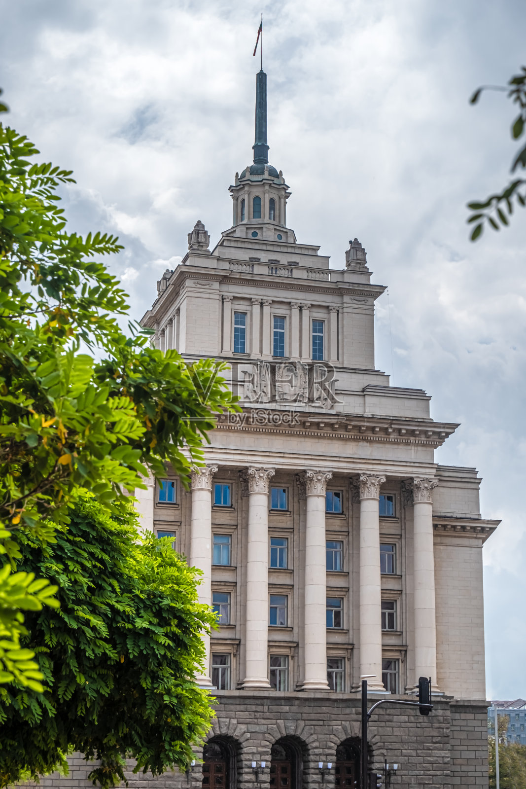 保加利亚首都索非亚中心的共产主义时代建筑遗产。照片摄影图片