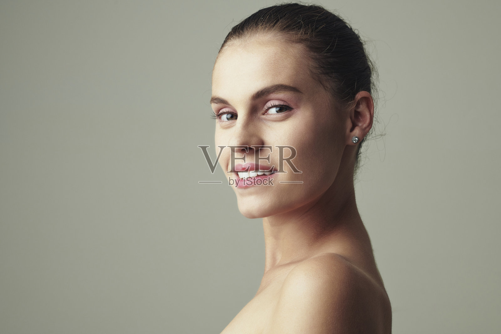 有魅力的年轻女子的肖像照片摄影图片