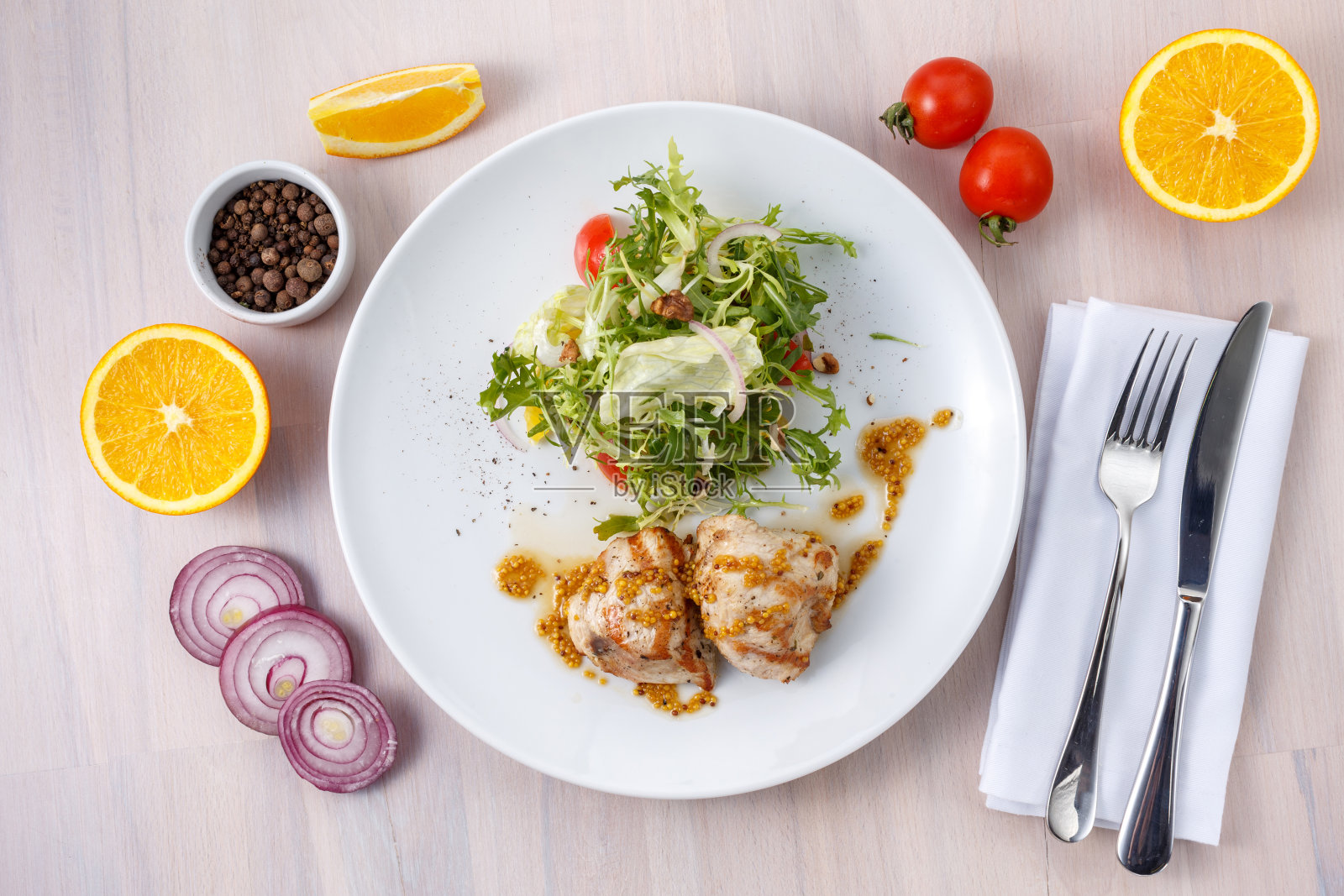 蜂蜜芥末酱鸡块配微绿照片摄影图片