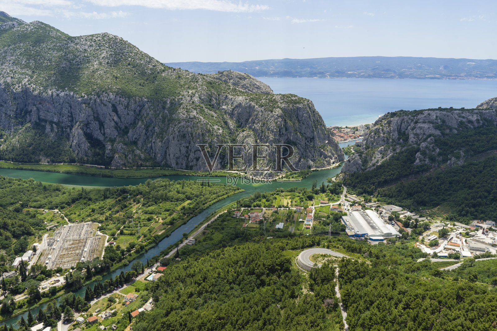 美丽的自然和风景照片的奥米斯在克罗地亚的达尔马提亚照片摄影图片