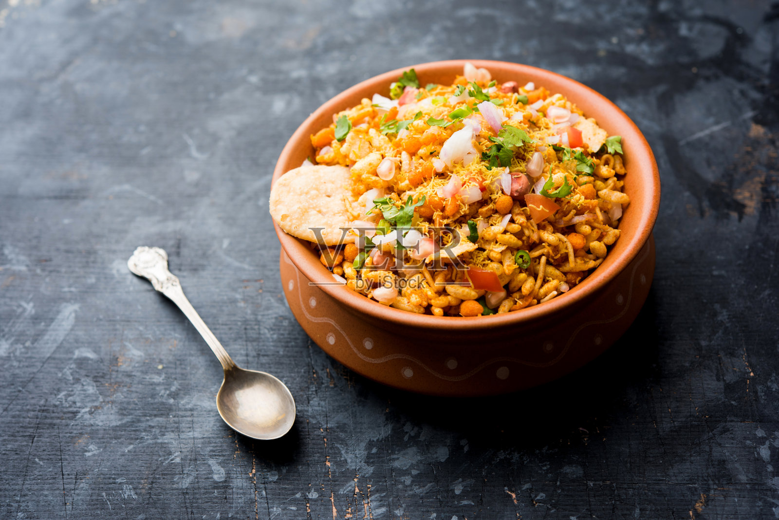 Bhelpuri Chaat/chat是印度街头小吃照片摄影图片