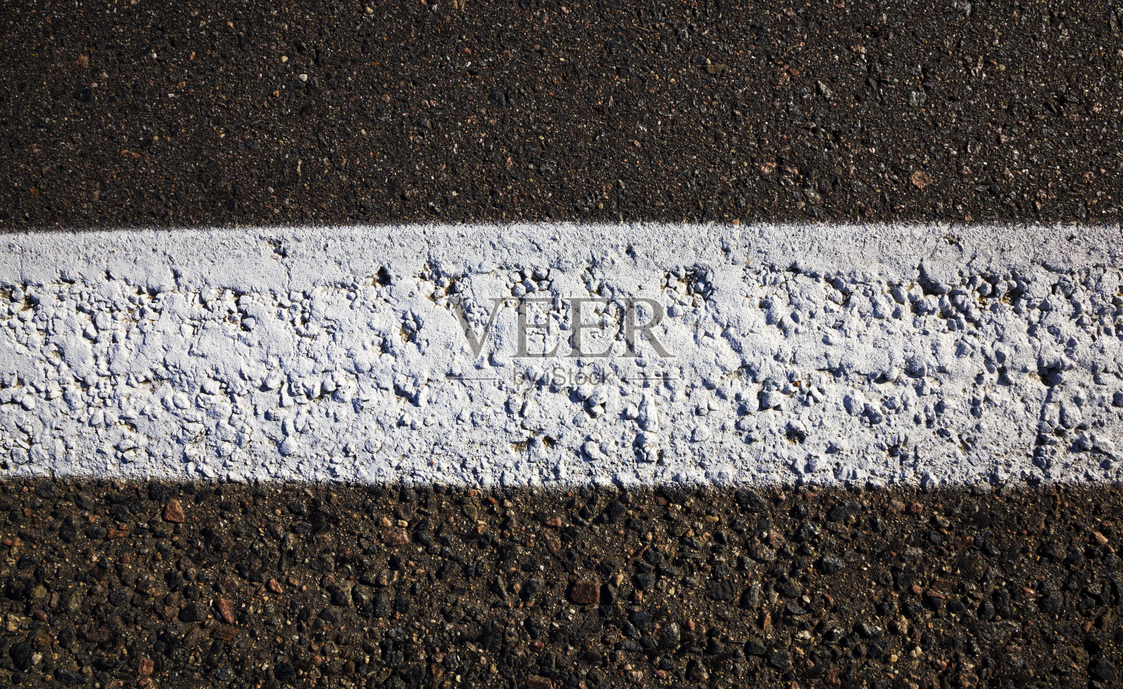 白色的路面标记铺着沥青照片摄影图片