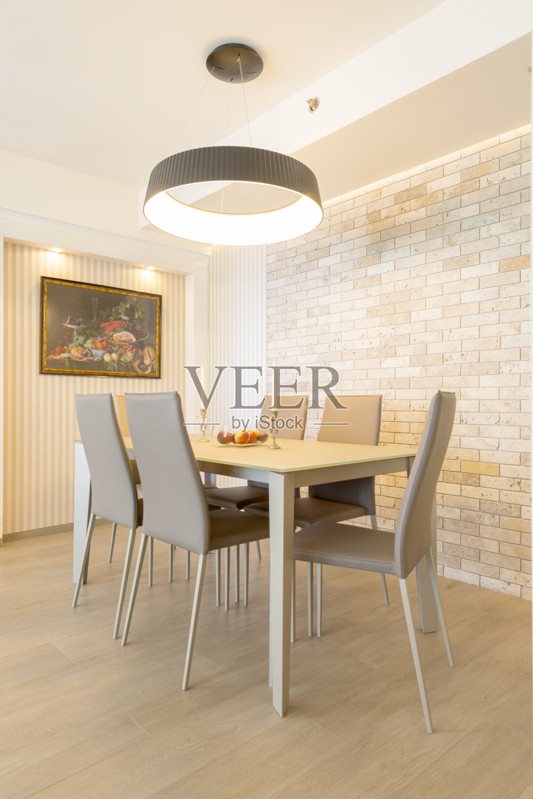 豪华单间公寓内的餐厅照片摄影图片