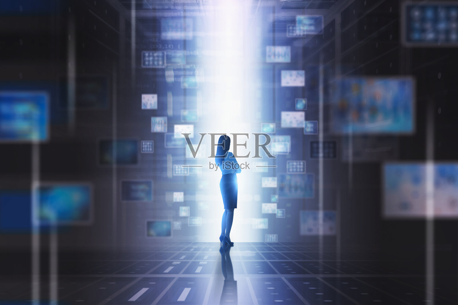 女性使用抽象虚拟信息界面照片摄影图片