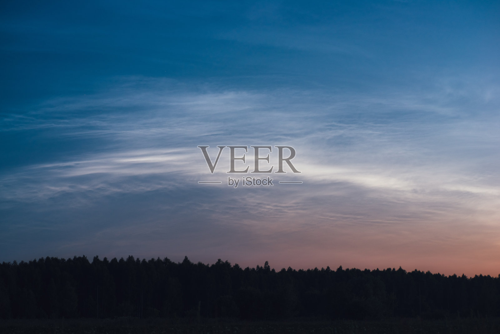 夏夜的夜光云照片摄影图片