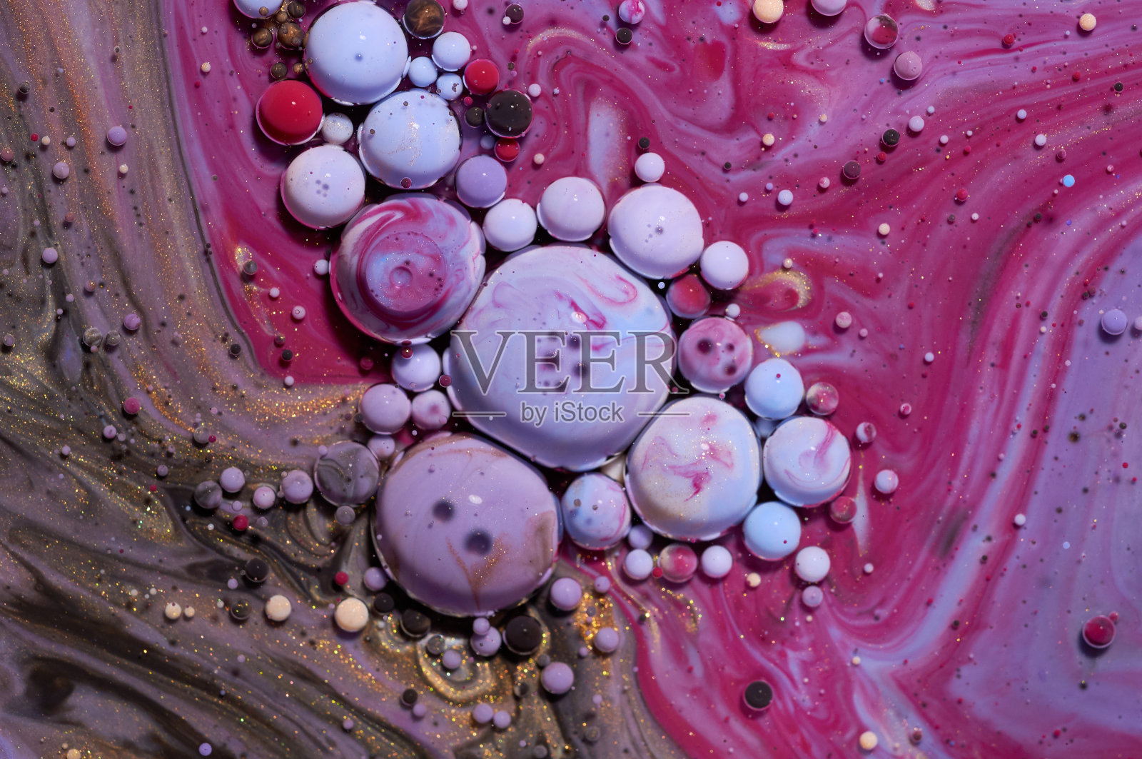 彩色丙烯酸泡沫。抽象油墨设计模板混合纹理背景。液体颜色背景。壁纸的模式。石油的海报。设计模板。流体艺术照片摄影图片