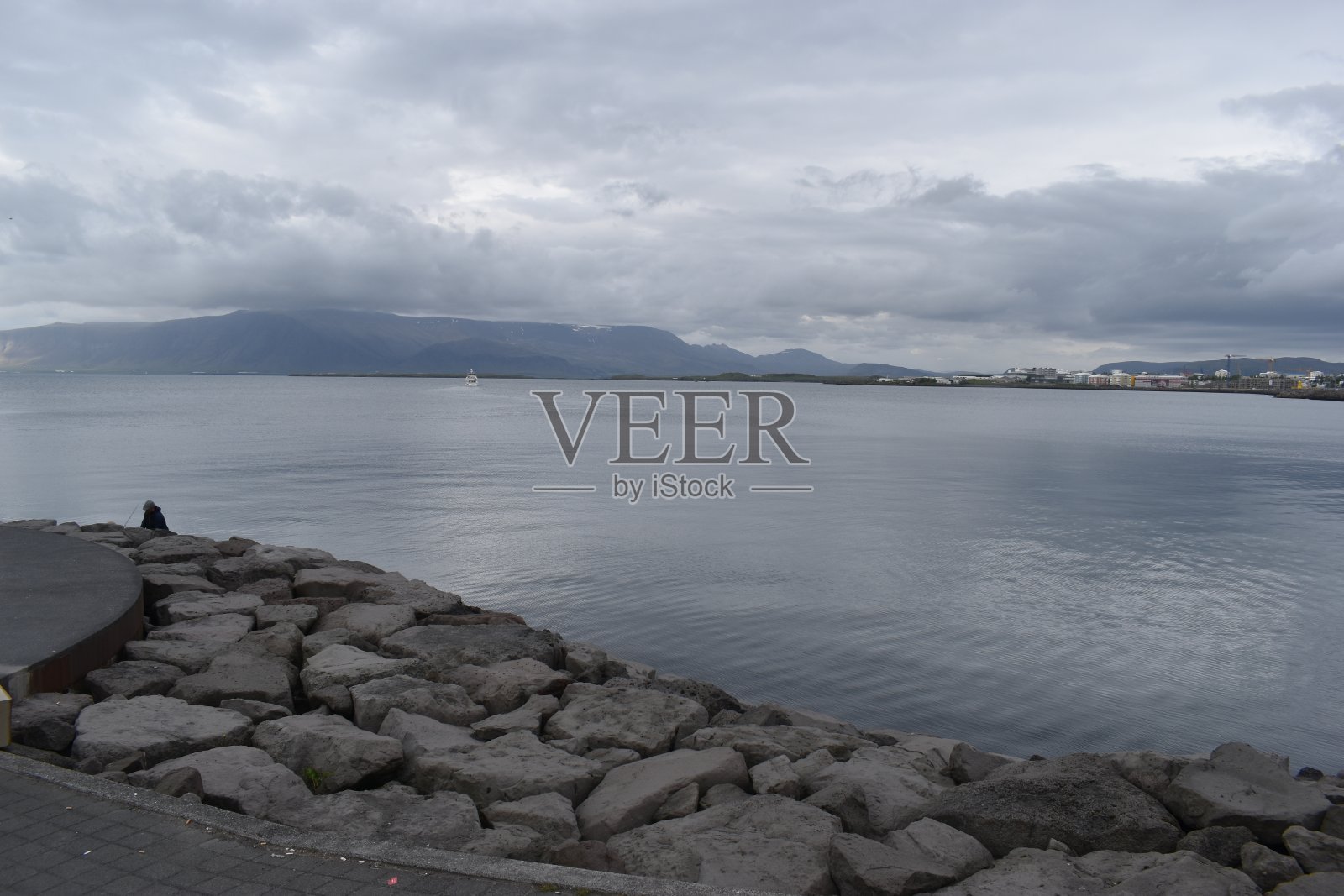 冰岛雷克雅未克港口的海滨照片摄影图片