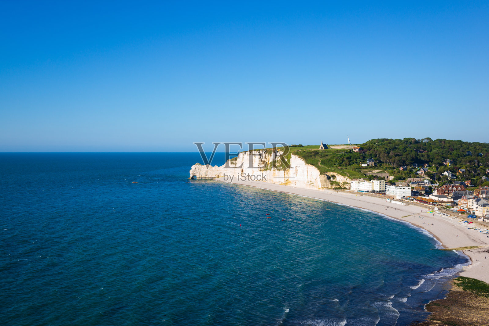 卵石海滩和埃特尔塔的悬崖照片摄影图片