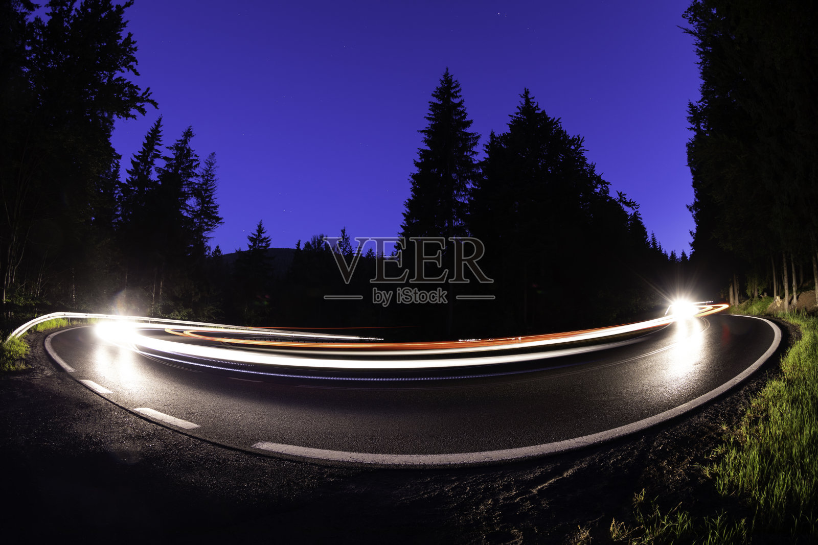 有灯的山路照片摄影图片