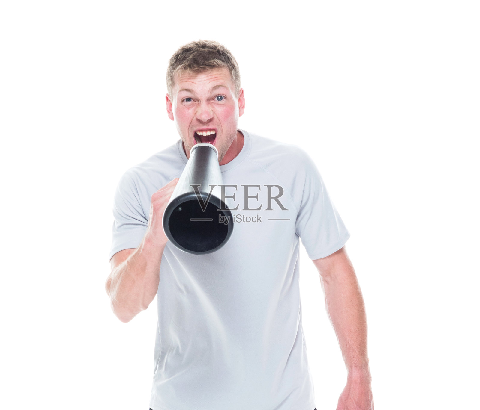 有吸引力的男子在运动服装使用一个小的扩音器照片摄影图片