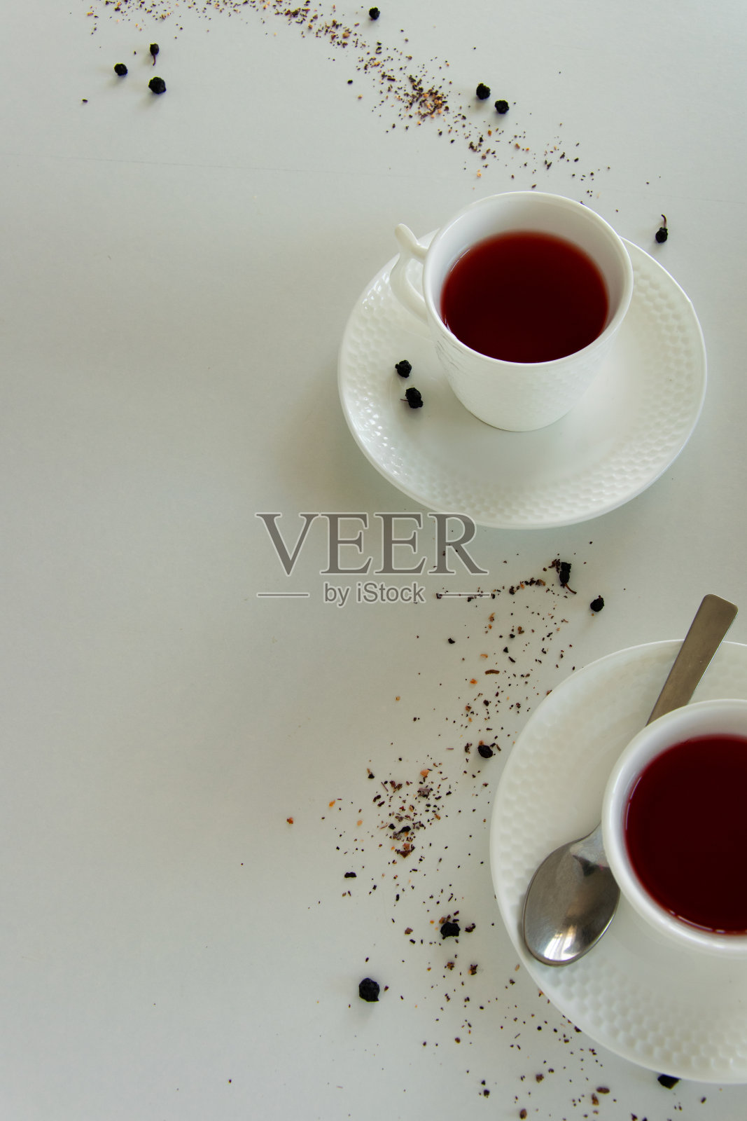 顶视图的红色水果茶玻璃杯。饮料平。茶点休息照片摄影图片