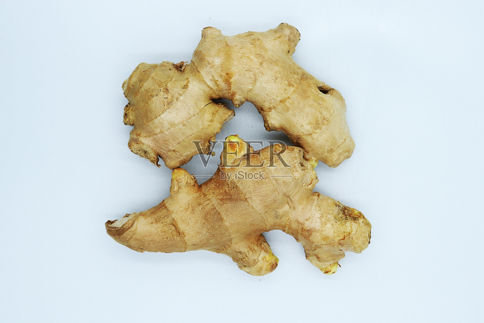 鲜姜孤立在白色背景上。照片摄影图片