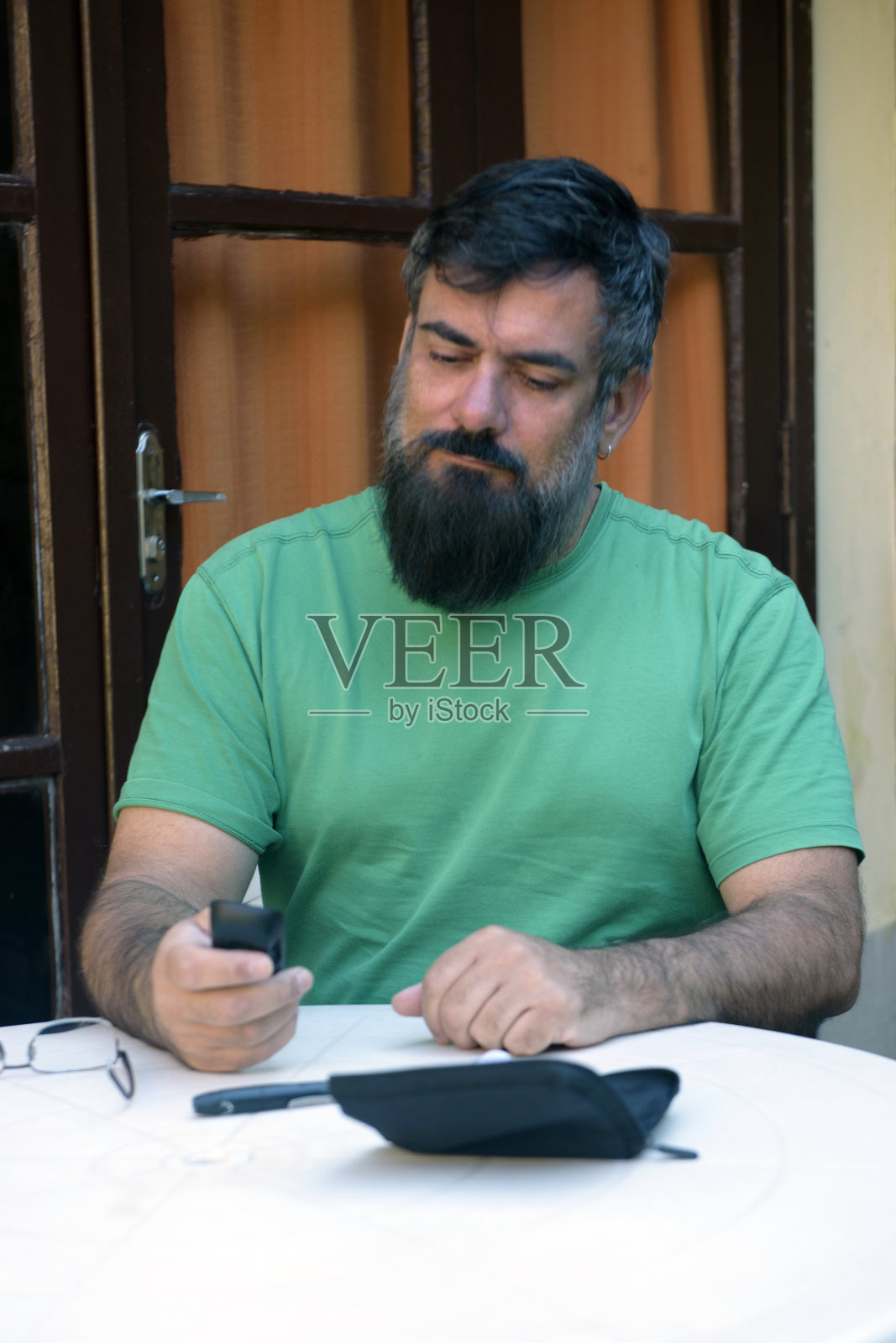 自我血糖检测照片摄影图片