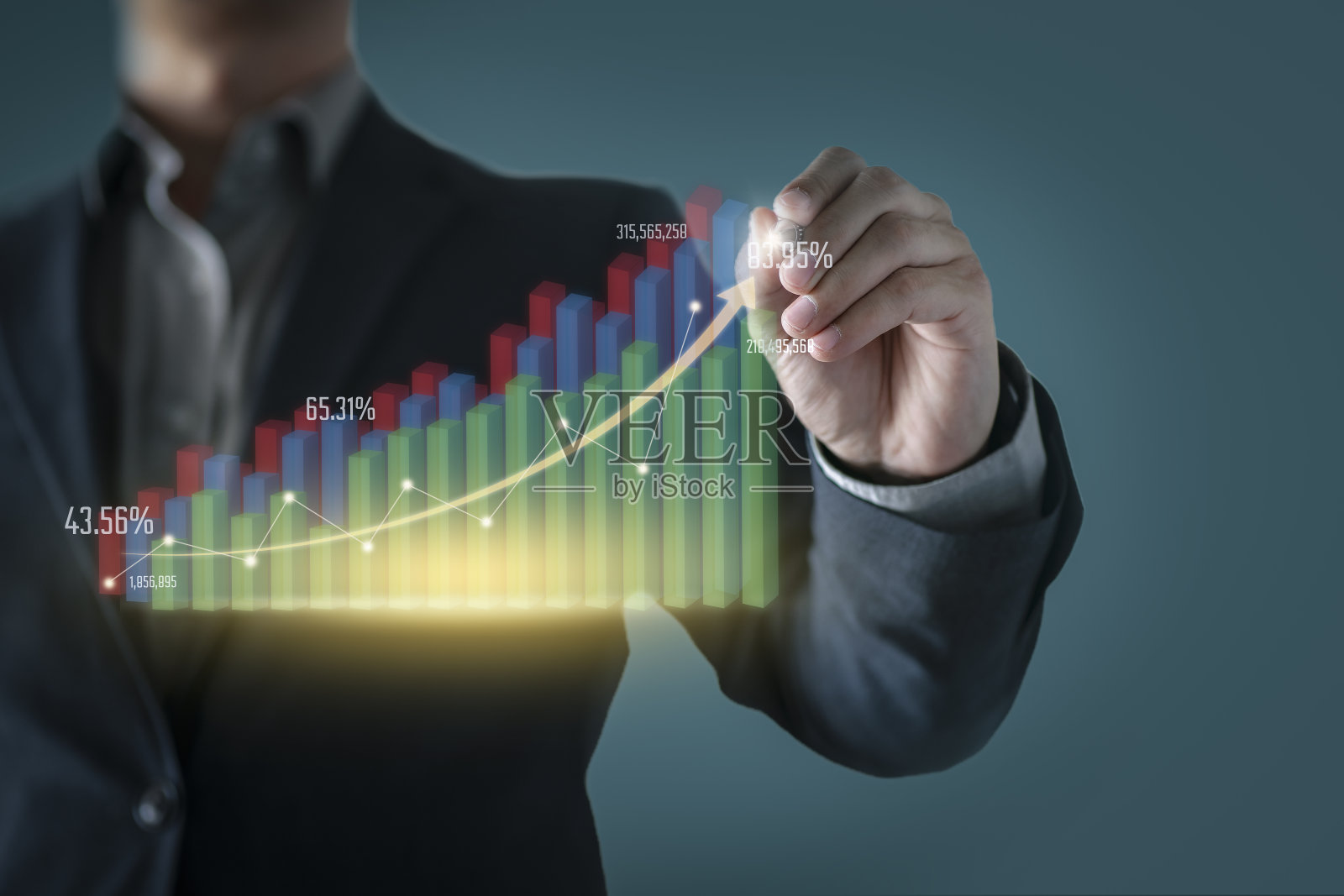 商人与虚拟现实利润图形。商业技术与数字营销的概念。照片摄影图片