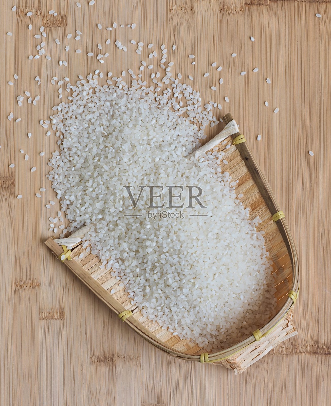 白米配木板,亚洲食品白米照片摄影图片