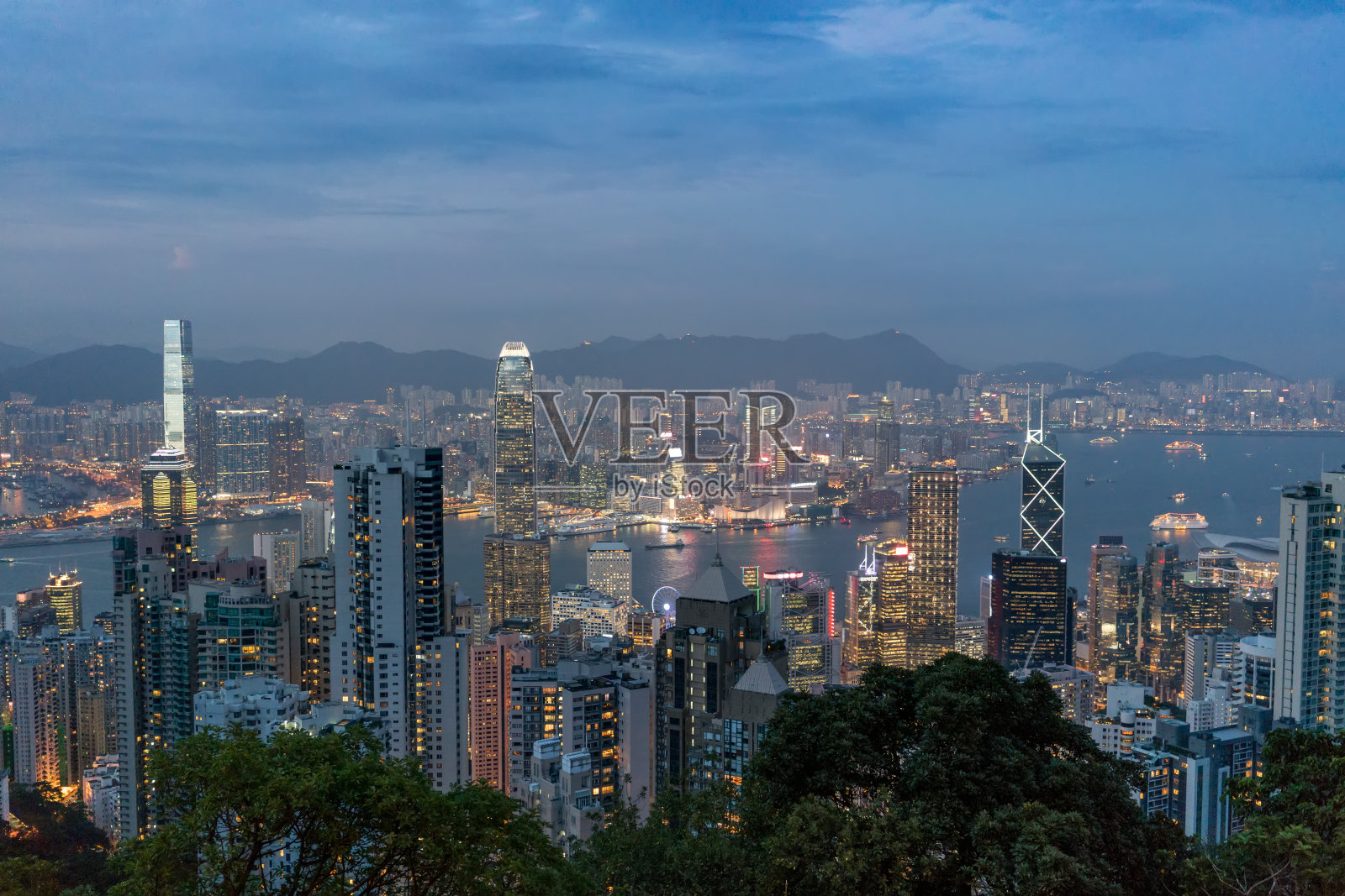 黄昏时分的香港天际线照片摄影图片