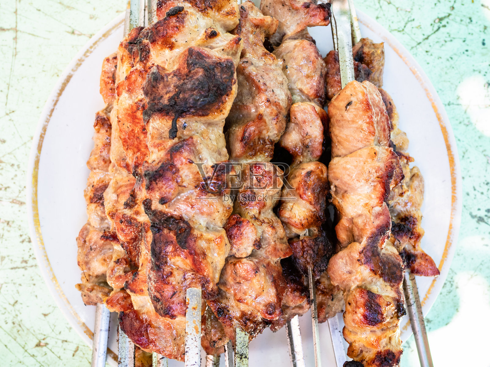 俯视图许多热烤串羊肉串照片摄影图片