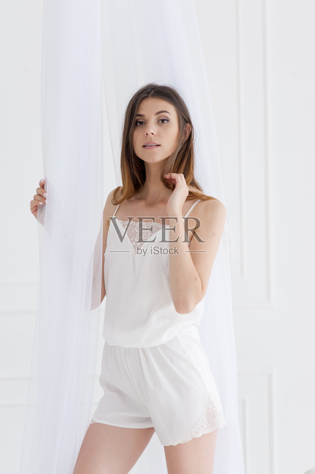 美丽的新娘内衣早上在白色内饰照片摄影图片