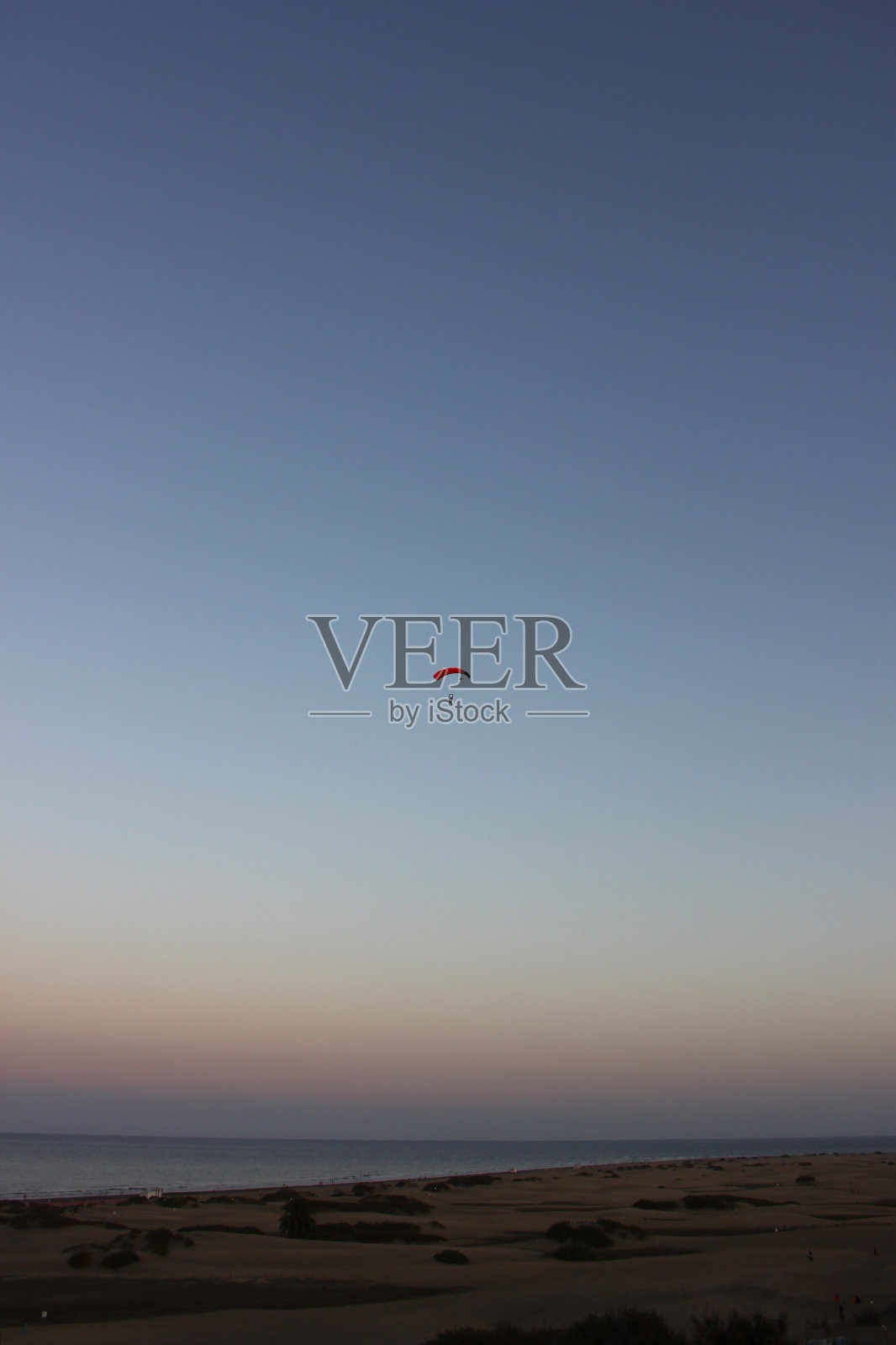 在 Playa del Ingles 跳伞照片摄影图片