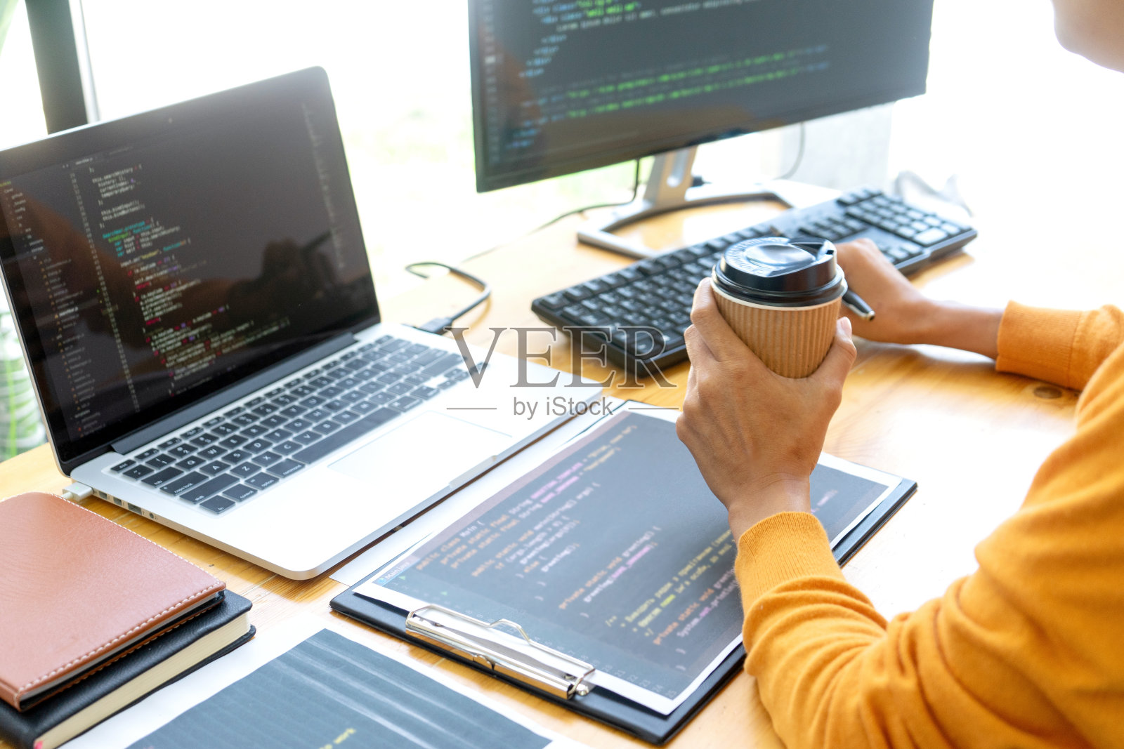 程序员与开发程序照片摄影图片